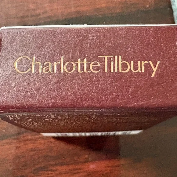 Charlotte Tilbury Matte Revolution Lipstick in Pillow Talk SAMPLE SIZE - Picture 3 of 4